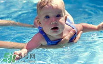 寶寶游泳耳朵進(jìn)水了怎么辦？寶寶游泳如何避免耳朵進(jìn)水？