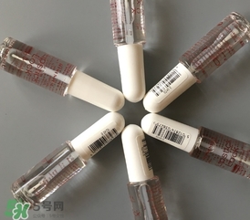 rimmel口紅雨衣英版日版哪個(gè)好？rimmel口紅雨衣英版日版區(qū)別