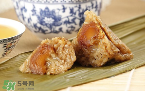 蛋黃肉粽和鮮肉粽哪個熱量高？一個蛋黃肉粽的熱量是多少？