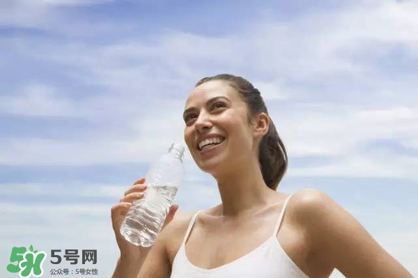 30天不喝飲料，妹子的對比照令人震驚 喝白開水的好處