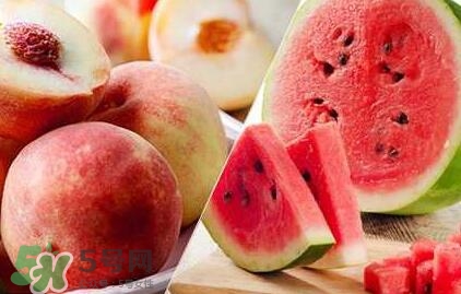 桃子和西瓜一起吃會中毒嗎？桃子和西瓜能一起吃嗎？