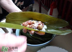 包粽子是生米還是熟米？包粽子的米是煮的還是生的？