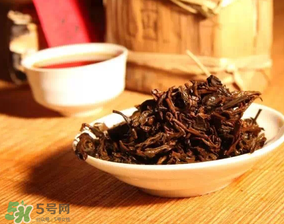 普洱茶發(fā)霉了怎么處理？普洱茶發(fā)霉了還能喝嗎？