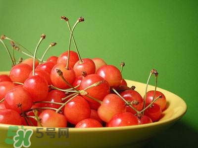 哺乳期能吃櫻桃嗎？哺乳期吃櫻桃寶寶會上火嗎？