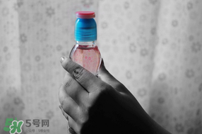 彈珠汽水怎么開？彈珠汽水怎么開不會(huì)噴？