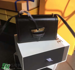 loewe三角包正品多少錢？羅意威巴塞羅那三角包專柜價格