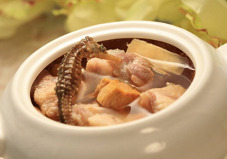 鱷魚肉燉湯要去皮嗎？鱷魚肉煲湯新鮮的好還是干的好