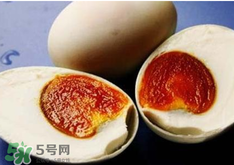 咸鴨蛋放久了還能吃嗎？咸鴨蛋放臭了還能吃嗎？
