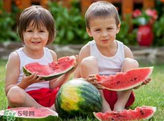 寶寶發(fā)燒時(shí)能吃西瓜嗎？寶寶咳嗽能不能吃西瓜？