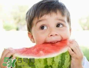 寶寶發(fā)燒時(shí)能吃西瓜嗎？寶寶咳嗽能不能吃西瓜？