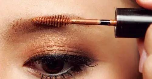 眉膠好還是染眉膏好用？眉膠和染眉膏區(qū)別