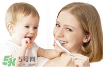 寶寶換牙可以吃糖嗎？小孩換牙期間能不能吃糖？