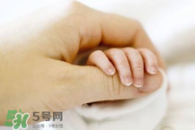 寶寶指甲多久剪一次？寶寶指甲多大可以剪？
