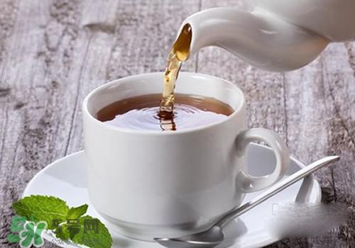 胃脹氣可以喝蜂蜜水嗎？胃脹氣可不可以喝蜂蜜水？