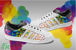 2017adidas pride系列有哪幾款？阿迪達(dá)斯彩虹配色運動鞋好看嗎？