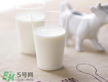 胃脹氣可以喝牛奶嗎？胃脹氣喝牛奶會(huì)怎樣？
