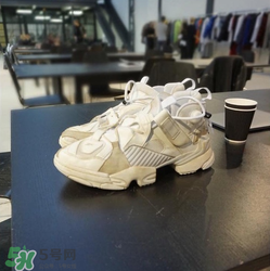 2018vetements reebok pump最新聯(lián)名運(yùn)動(dòng)鞋什么樣_好看嗎？