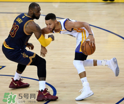 under armour curry4怎么樣？庫里第四代簽名鞋總決賽戰(zhàn)靴細(xì)節(jié)諜照