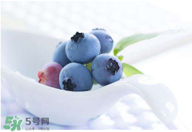 藍(lán)莓和牛奶可以一起吃嗎？吃完藍(lán)莓可以喝牛奶嗎？