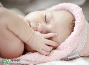 夏季怎么預(yù)防寶寶著涼？怎么預(yù)防寶寶涼著肚子？