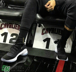 under armour curry4黑金怎么樣？庫里總決賽戰(zhàn)靴客場配色諜照曝光