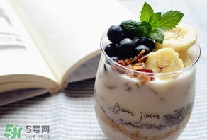 藍(lán)莓和香蕉能一起吃嗎？藍(lán)莓可以和香蕉榨汁嗎？