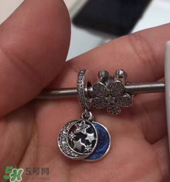 pandora繁星童話手鏈?zhǔn)鞘裁床馁|(zhì)？潘多拉繁星童話是銀的嗎？