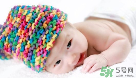 母乳喂養(yǎng)要喂水嗎？純母乳喂養(yǎng)要不要喂水？