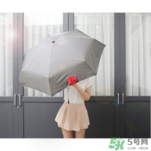 黑檸檬和蕉下哪個(gè)好？黑檸檬和蕉下太陽(yáng)傘對(duì)比
