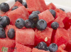 藍莓和西瓜能一起吃嗎？藍莓和西瓜一起榨汁嗎？