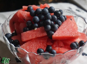 藍莓和西瓜能一起吃嗎？藍莓和西瓜一起榨汁嗎？