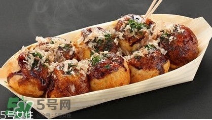 章魚燒是哪個國家的小吃？章魚燒上面的皮是什么