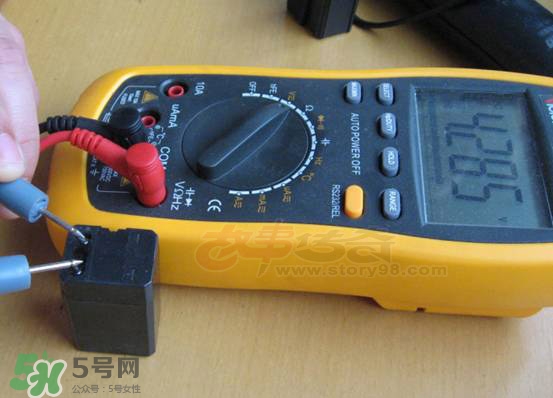 電蚊拍充不進(jìn)電怎么回事？電蚊拍充不了電怎么辦？