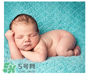 早產(chǎn)兒奶粉吃到什么時(shí)候？早產(chǎn)兒奶粉吃多久？