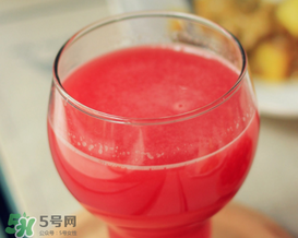 西瓜汁為什么會分層？西瓜汁分層還能喝嗎？