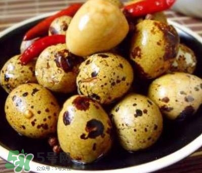 鵪鶉蛋能和胡蘿卜一起吃嗎？鵪鶉蛋能放多久？