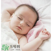 寶寶睡覺突然大哭是什么原因？寶寶睡覺大哭正常嗎？