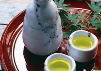 竹葉青酒不能和什么一起吃？喝竹葉青酒要注意什么？