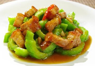 苦瓜炒肉怎么炒不苦？苦瓜炒肉怎么做才不苦？