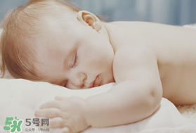 寶寶需要枕頭嗎？寶寶多大可以用枕頭？