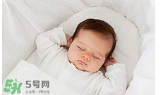 寶寶需要枕頭嗎？寶寶多大可以用枕頭？
