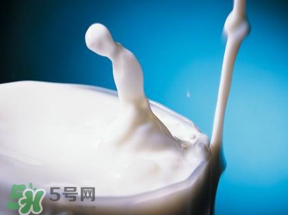 脫脂牛奶熱量高嗎？脫脂牛奶會(huì)發(fā)胖嗎