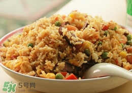 醬油炒飯?jiān)趺醋?？醬油炒飯生抽還是老抽