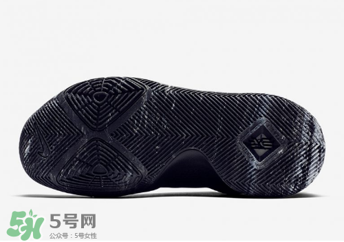 nike kyrie 3 triple black多少錢？耐克歐文3代純黑配色專柜價(jià)格