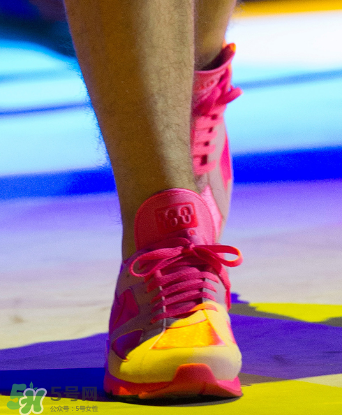 cdg與nike air max 180聯(lián)名氣墊運(yùn)動(dòng)鞋什么時(shí)候發(fā)售？
