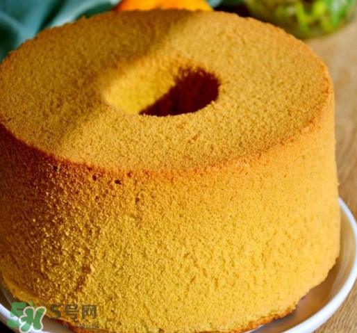 戚風(fēng)蛋糕怎么脫模？戚風(fēng)蛋糕倒扣多久脫模