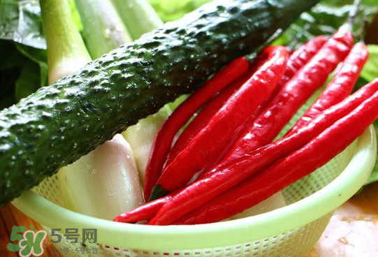 辣椒和黃瓜能一起吃嗎？黃瓜和辣椒一起吃好嗎？
