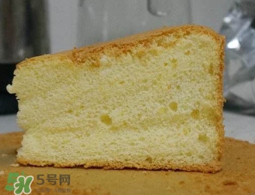 戚風(fēng)蛋糕怎么脫模？戚風(fēng)蛋糕倒扣多久脫模