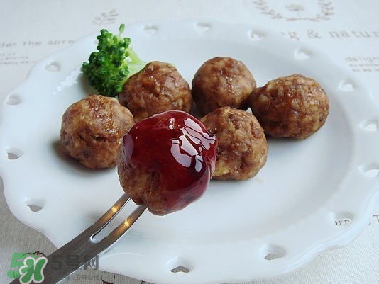 藍(lán)莓和牛肉能一起吃嗎？藍(lán)莓和牛肉會(huì)過敏嗎？