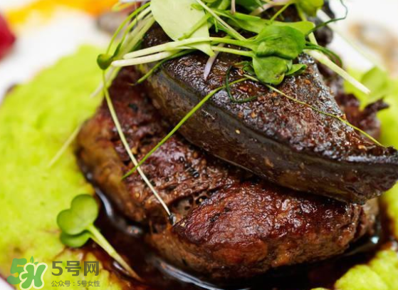 藍(lán)莓和牛肉能一起吃嗎？藍(lán)莓和牛肉會(huì)過敏嗎？